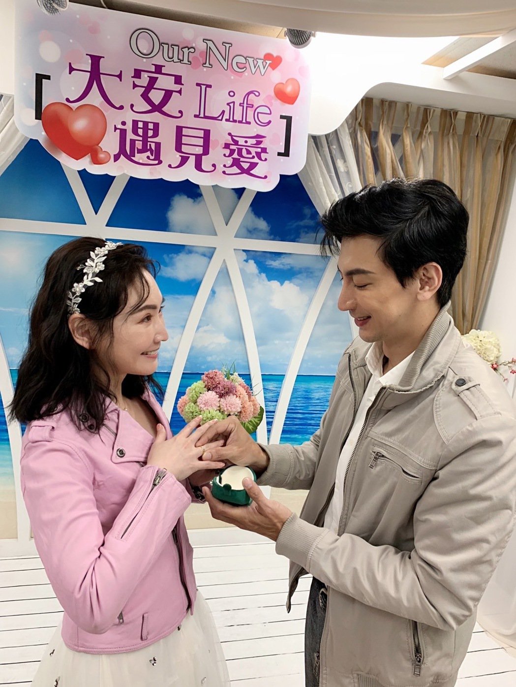 45岁王俐人自曝结婚,与小7岁男友交往1年多,男方曾在厕所求婚