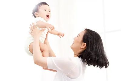 与离异大叔分手后发现怀孕...两年后她带孩子来青岛打拼！背后是2000万家庭说不出的痛丨半岛原创休闲区蓝鸢梦想 - Www.slyday.coM