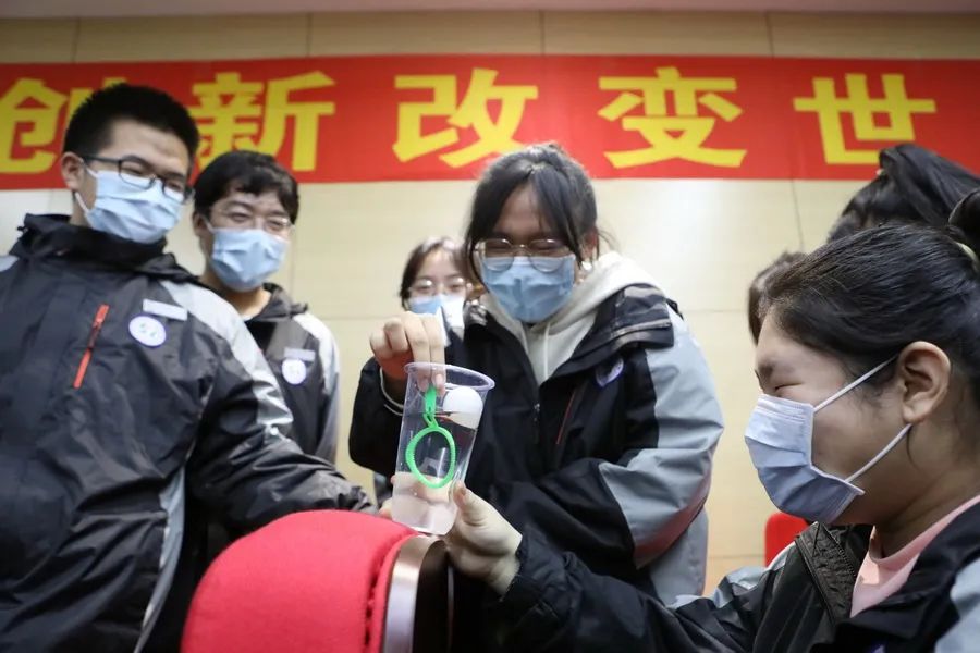 “天宫课堂”第一课，精华来了休闲区蓝鸢梦想 - Www.slyday.coM