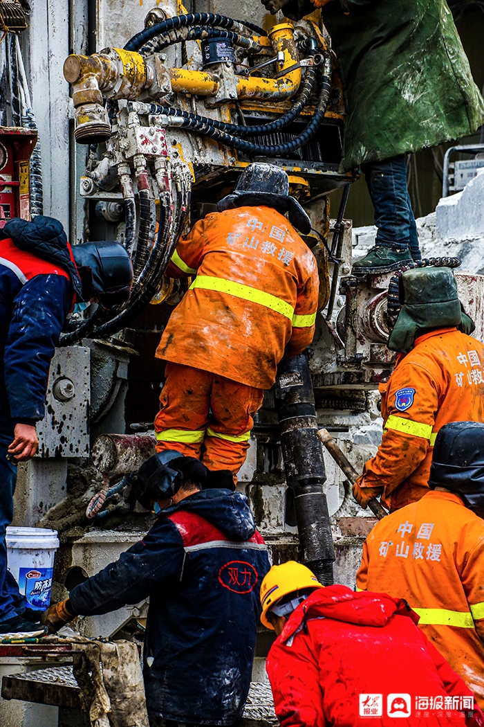 【组图】栖霞金矿事故救援最新情况:"逃生通道"10号钻孔即将开钻|烟台