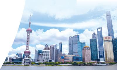 作为中国金融开放的前沿阵地，上海浦东吸引众多外资金融机构在此落户。图为上海浦东陆家嘴地标建筑群。 王 初摄(人民视觉)