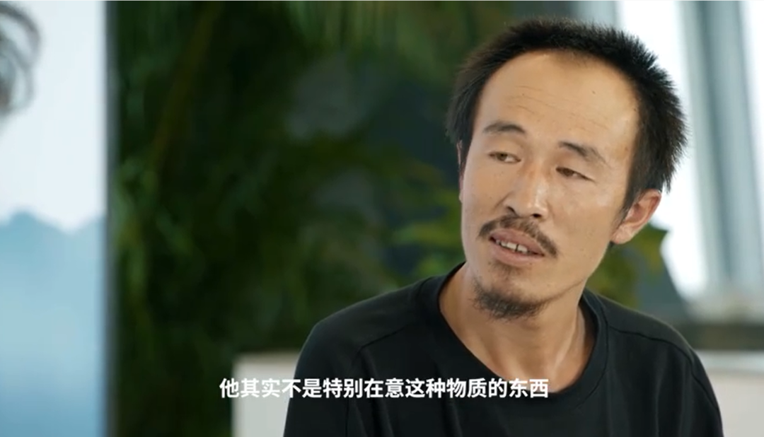 海霞老师说在和李小刚的沟通交流中感觉到他不在意物质,更在意