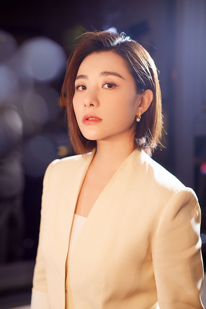 刘璇暖色系写真释出氛围感满满|刘璇|写真|气场_新浪新闻