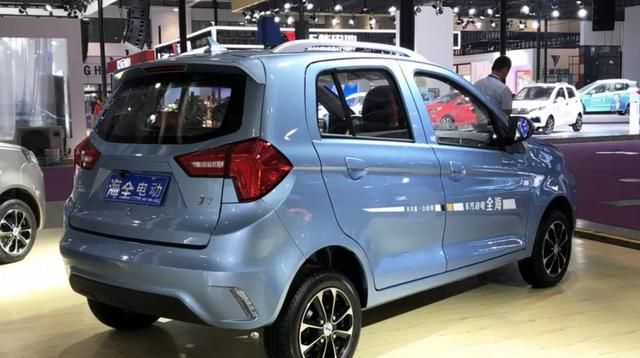 海全电动车i7评测外观漂亮内饰豪华还配音响续航120公里