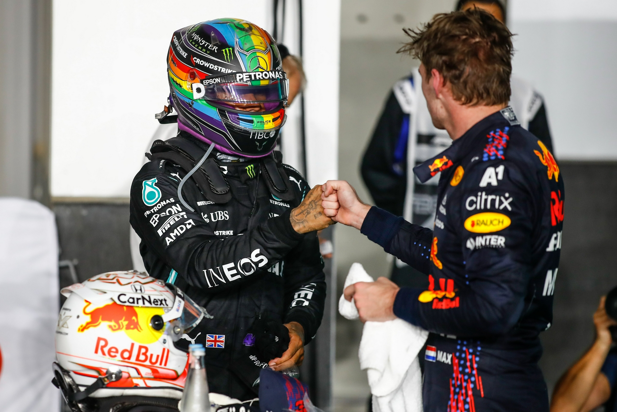 维斯塔潘不满判罚,F1世界冠军属于汉密尔顿or维斯塔潘?休闲区蓝鸢梦想 - Www.slyday.coM 维斯塔潘不满判罚,F1世界冠军属于汉密尔顿or维斯塔潘?休闲区蓝鸢梦想 - Www.slyday.coM