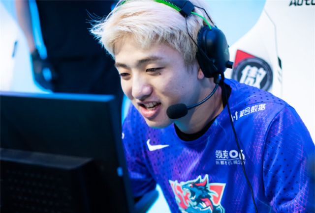 中单的交锋,冷少称比赛那点钱没用,金咕咕却说没动静是无处可去休闲区蓝鸢梦想 - Www.slyday.coM 中单的交锋,冷少称比赛那点钱没用,金咕咕却说没动静是无处可去休闲区蓝鸢梦想 - Www.slyday.coM