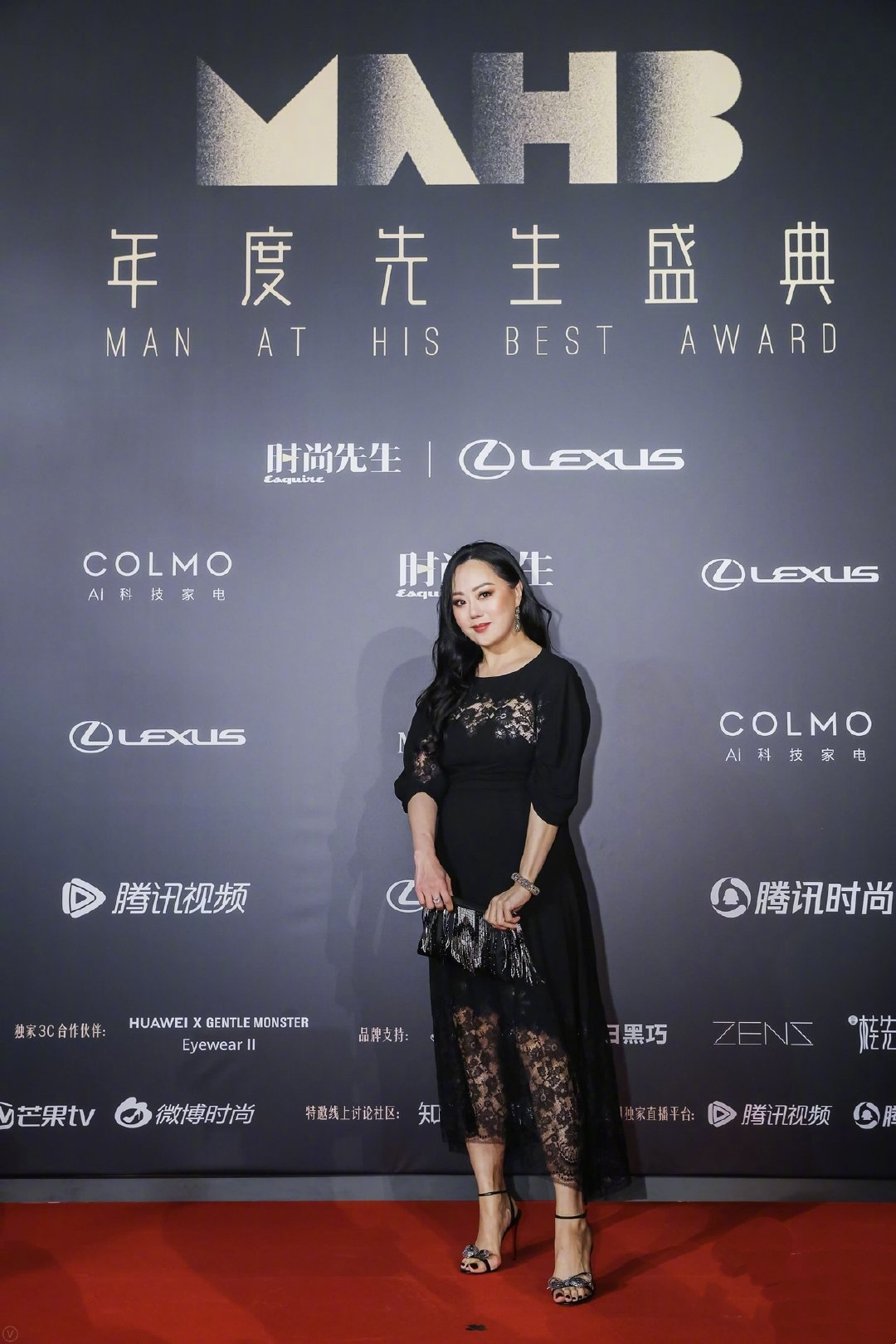 章小蕙怎么突然胖成这样了穿亮片裙看着像150短脖子拉垮气质