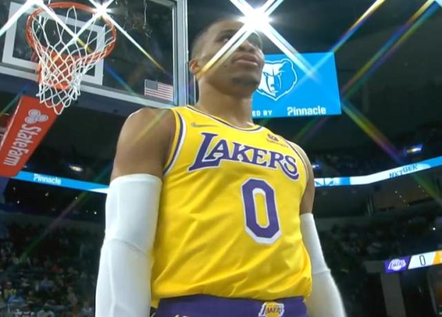 遭2年级30号秀连砍7分暴击，湖人被惹毛了，连续3次暴扣打停对手休闲区蓝鸢梦想 - Www.slyday.coM