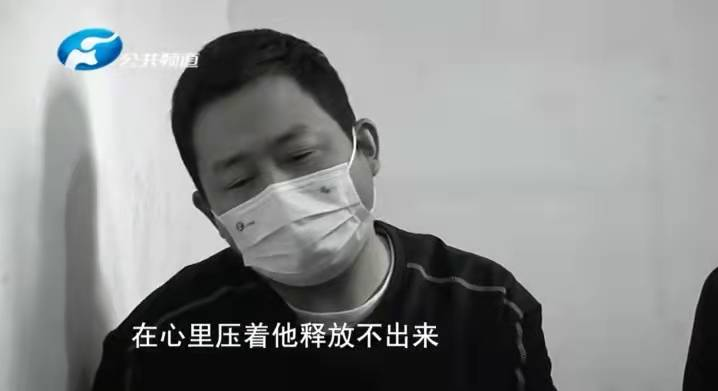 妻子突发疾病去世,39岁男子在家啃老:没媳妇,赚那么多钱有啥用休闲区蓝鸢梦想 - Www.slyday.coM 妻子突发疾病去世,39岁男子在家啃老:没媳妇,赚那么多钱有啥用休闲区蓝鸢梦想 - Www.slyday.coM