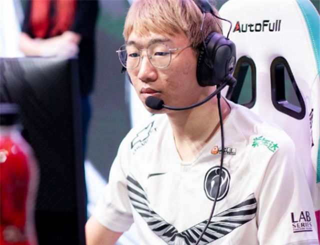 中单的交锋,冷少称比赛那点钱没用,金咕咕却说没动静是无处可去休闲区蓝鸢梦想 - Www.slyday.coM 中单的交锋,冷少称比赛那点钱没用,金咕咕却说没动静是无处可去休闲区蓝鸢梦想 - Www.slyday.coM