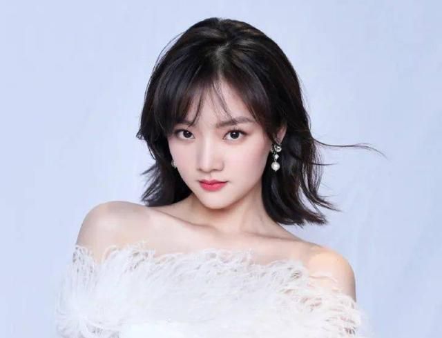 95后颜值与实力俱佳的新生代小花——任敏休闲区蓝鸢梦想 - Www.slyday.coM 95后颜值与实力俱佳的新生代小花——任敏休闲区蓝鸢梦想 - Www.slyday.coM