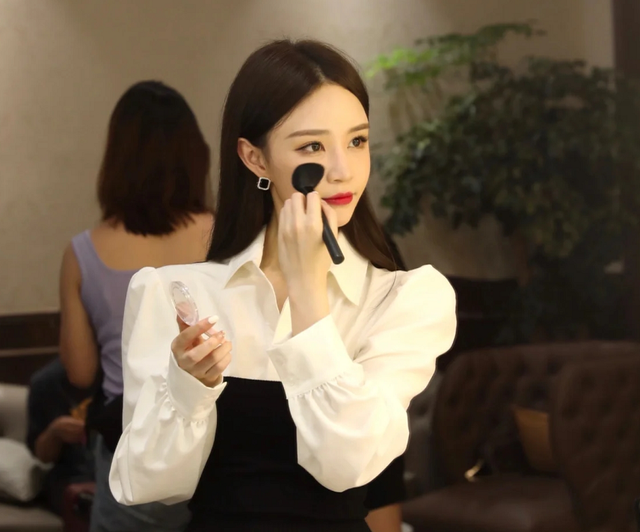 雪梨否认不给员工交社保,却又被曝拖欠付款,经纪人也跳槽了休闲区蓝鸢梦想 - Www.slyday.coM 雪梨否认不给员工交社保,却又被曝拖欠付款,经纪人也跳槽了休闲区蓝鸢梦想 - Www.slyday.coM