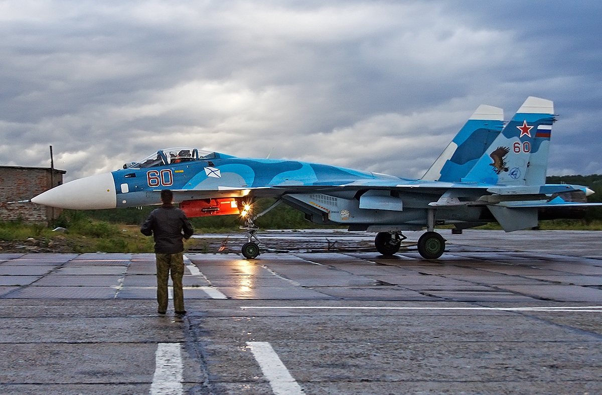 俄空中利器经典的苏33海侧卫现役世界上最大的舰载战斗机