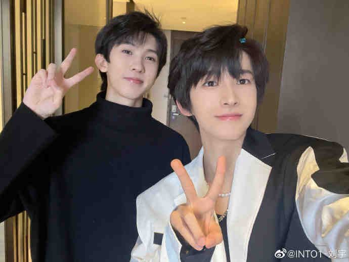 刘宇晒与林墨刘彰录制合照,鬼马合照三个人都可爱满分