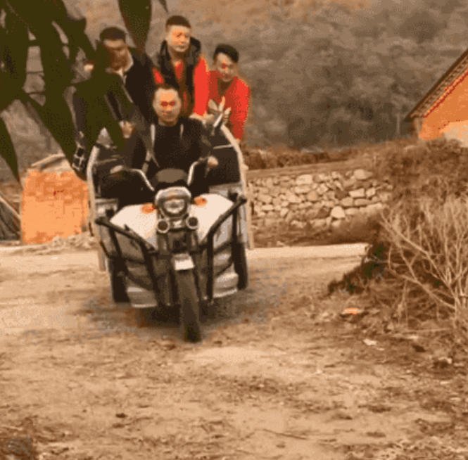 张同学刚红就翻车,先后被官媒批评2次,网友却替他喊冤休闲区蓝鸢梦想 - Www.slyday.coM 张同学刚红就翻车,先后被官媒批评2次,网友却替他喊冤休闲区蓝鸢梦想 - Www.slyday.coM