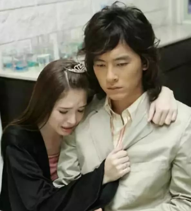 但看到如此娇俏鲜活的裴子瑜,观众也忍不住倒戈:明明江直树和裴子瑜才