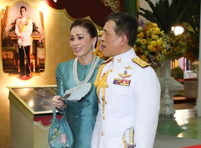 泰王后宫人数飙升,33位嫔妃像复制粘贴,新宠提拉蓬出
