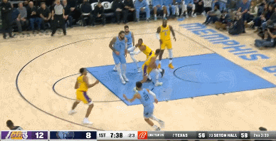 遭2年级30号秀连砍7分暴击，湖人被惹毛了，连续3次暴扣打停对手休闲区蓝鸢梦想 - Www.slyday.coM