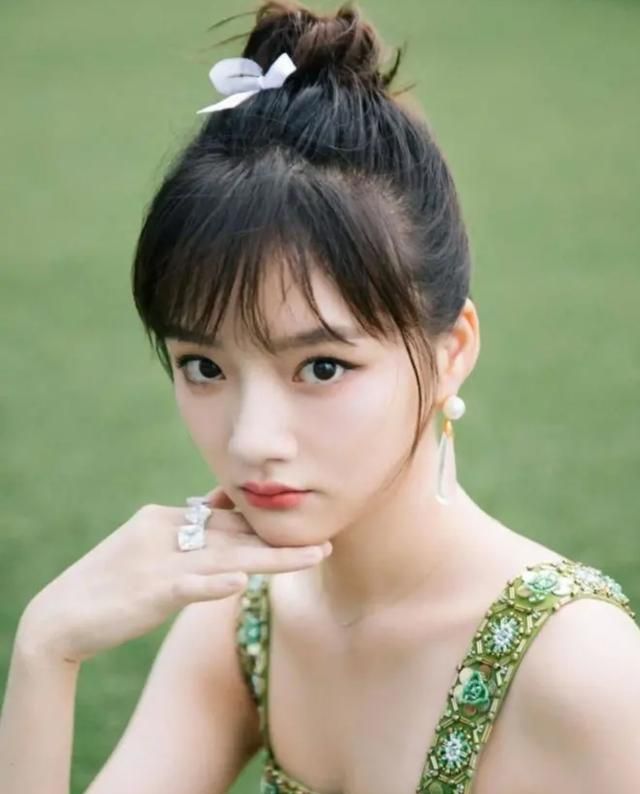 95后颜值与实力俱佳的新生代小花——任敏休闲区蓝鸢梦想 - Www.slyday.coM 95后颜值与实力俱佳的新生代小花——任敏休闲区蓝鸢梦想 - Www.slyday.coM