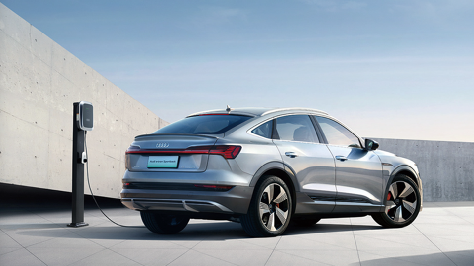 价格能买两台理想新款奥迪etronsportback值吗