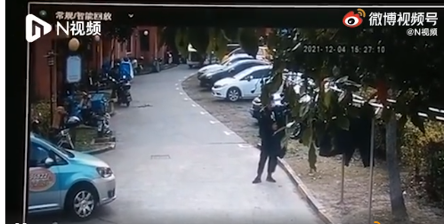 又是外包？警方回应上海救护车人员偷居民香肠：已道歉赔偿休闲区蓝鸢梦想 - Www.slyday.coM