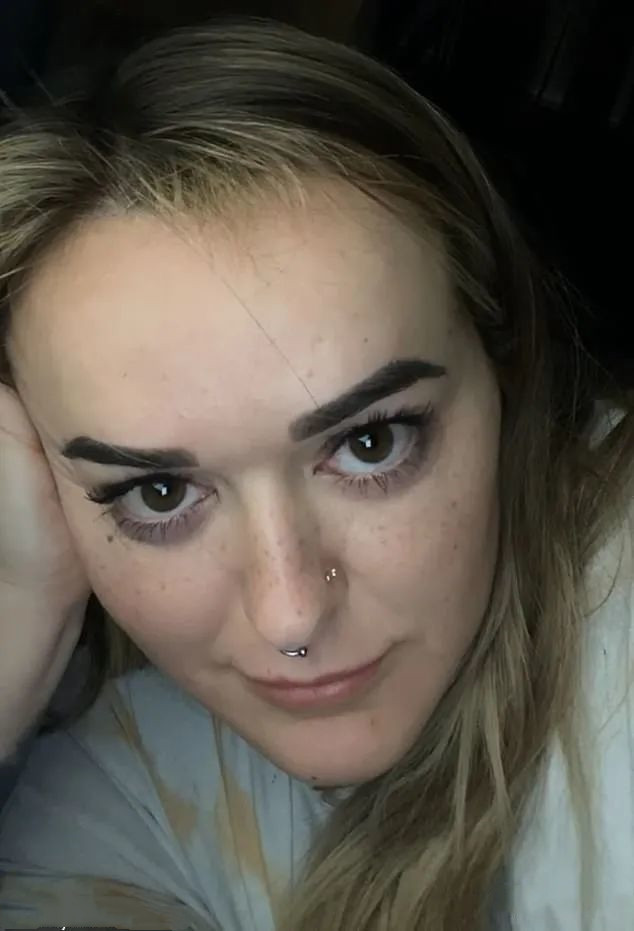 女子起床后发现刘海没了,瞄了一眼客厅:原来是你这只小可爱干的休闲区蓝鸢梦想 - Www.slyday.coM 女子起床后发现刘海没了,瞄了一眼客厅:原来是你这只小可爱干的休闲区蓝鸢梦想 - Www.slyday.coM