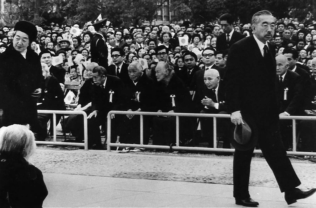 1971年,裕仁天皇首次出席广岛和平纪念仪式.&nbsp;福岛菊次郎 摄