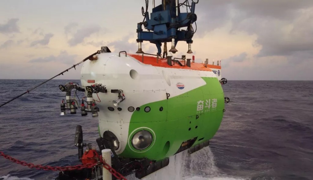我国万米深潜次数和人数居世界首位,"奋斗者"号载人潜水器圆满完成科