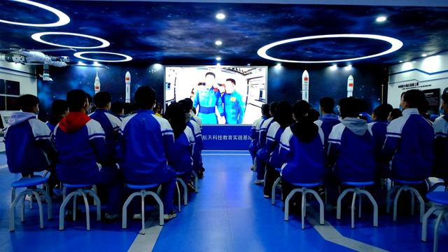 太原进山中学天宫课堂精彩开讲激发学子航天梦想