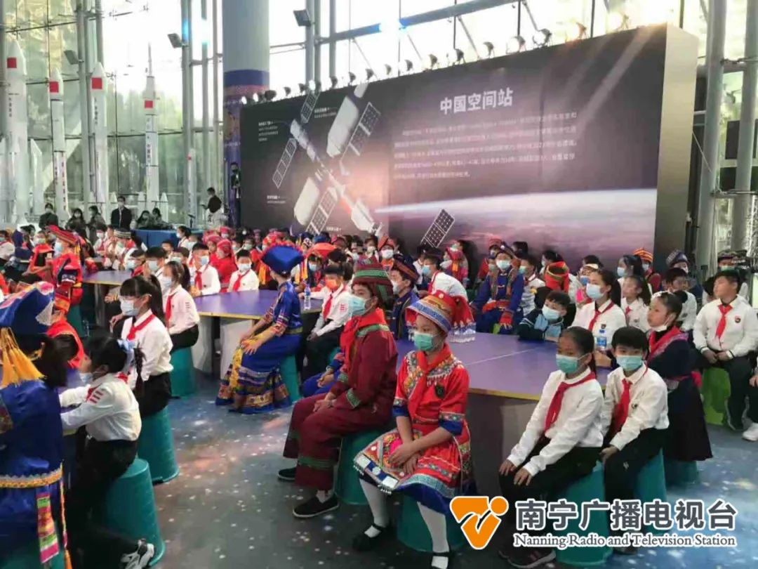 “天宫课堂”第一课，南宁孩子对话空间站，提了个什么问题？休闲区蓝鸢梦想 - Www.slyday.coM