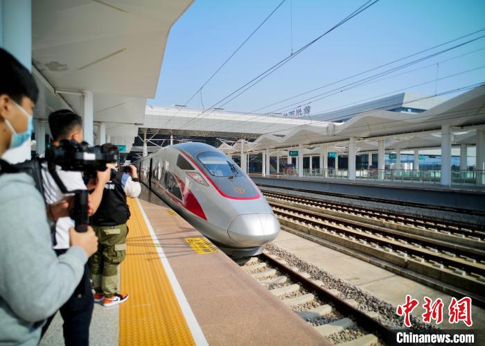 赣州至深圳高铁正式开通运营 陈文 摄