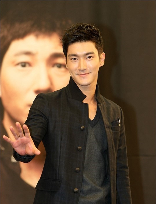 sj成员崔始源确诊感染新冠肺炎,所有工作均暂停|崔始源|新冠肺炎_新浪