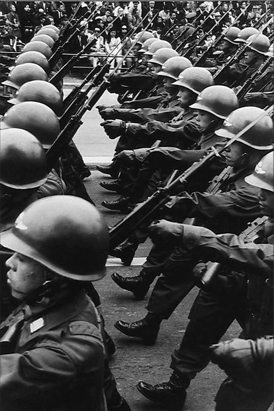 日本摄影师:我这25万照片记录下"日本的谎言"