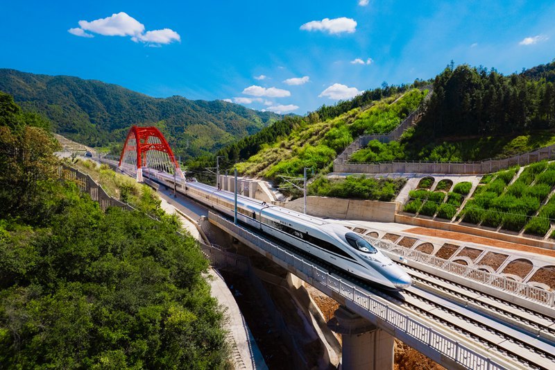 京港高铁赣深段开通运营