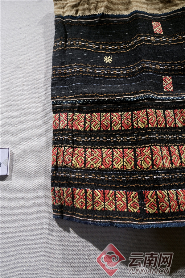 海南黎族织锦服饰精品展亮相云南陆军讲武堂