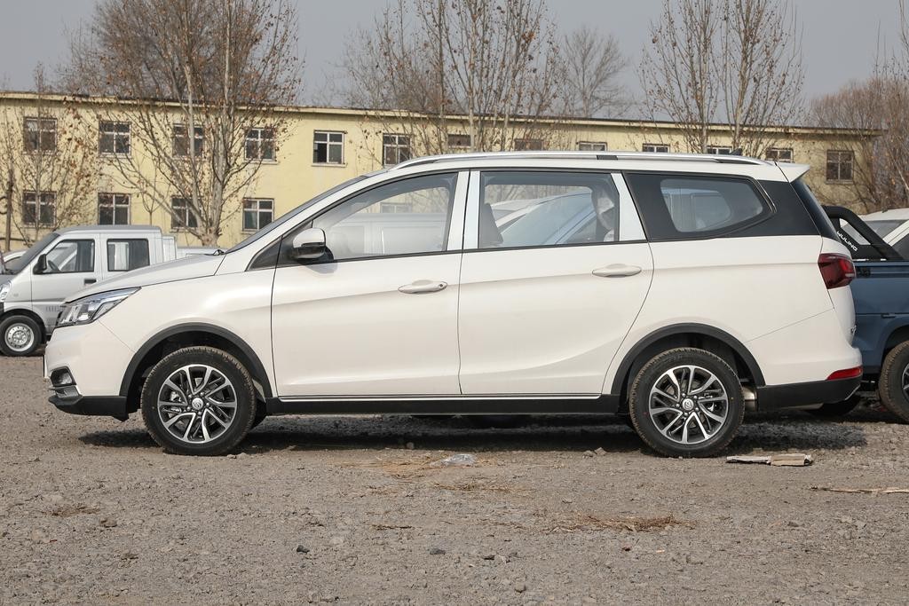 实拍2021款宝骏730全系7座15t车长4780mm适合家用吗