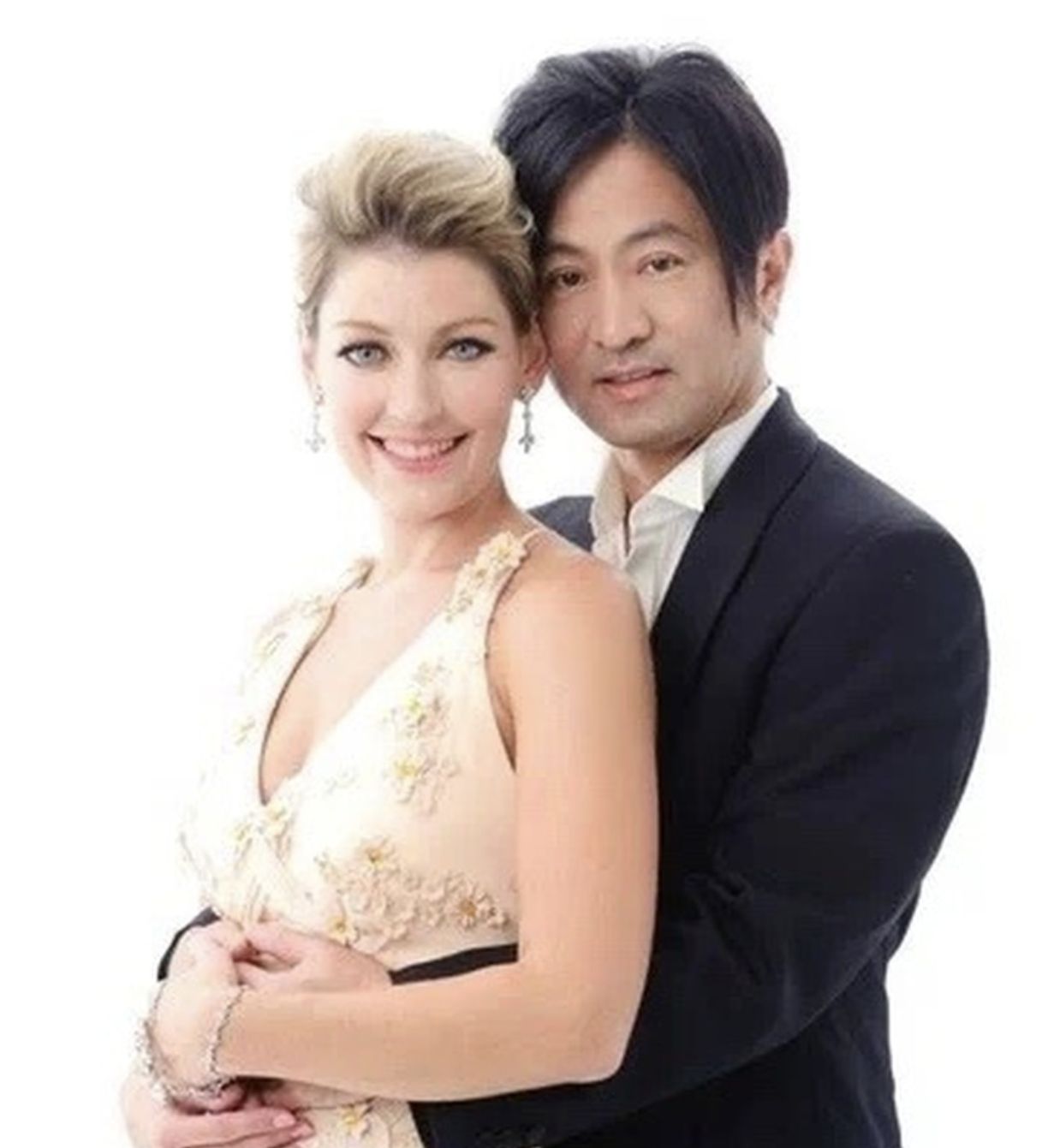 61岁张洪量为救妻不惜捐肝感恩妻子换肝成功现场一度哽咽落泪