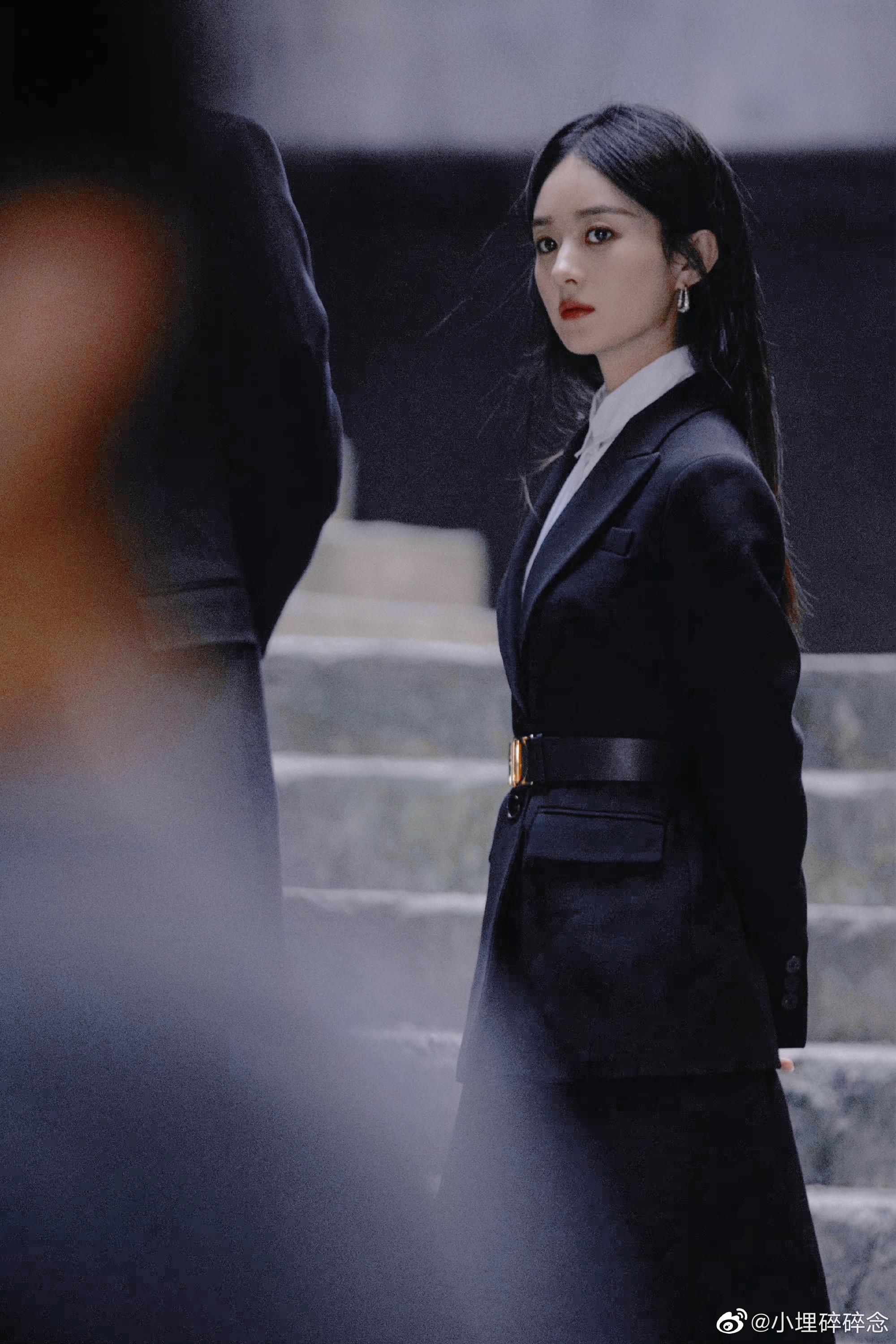 赵丽颖谁是凶手黑色皮衣造型太绝了!|赵丽颖|谁是凶手_新浪新闻