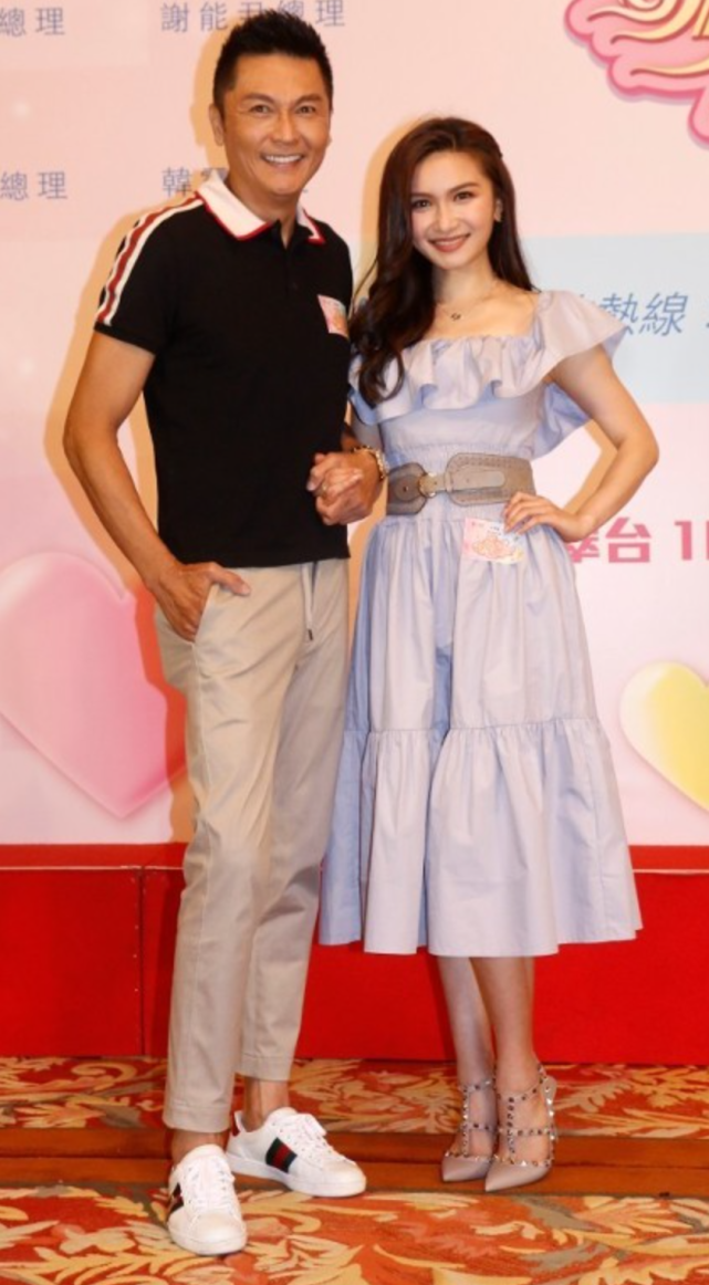 关礼杰花过百万买豪车给爱女 还为了女儿能在TVB站稳延迟离巢|关礼杰|女儿|豪车_新浪新闻