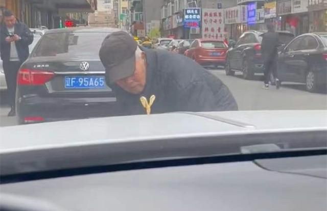 辽宁一女子开劳斯莱斯接娃，被2名大爷“打假”：这车是高仿的休闲区蓝鸢梦想 - Www.slyday.coM