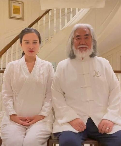 张纪中又来秀恩爱了，晒夫人视频称其为美少女，怒删网友恶评休闲区蓝鸢梦想 - Www.slyday.coM