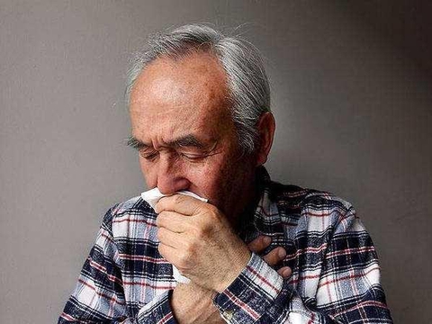 从肺部咳出来的痰,咽下去会怎么样?怎么吐痰才是最健康的?|吐痰|痰液|细菌_新浪新闻