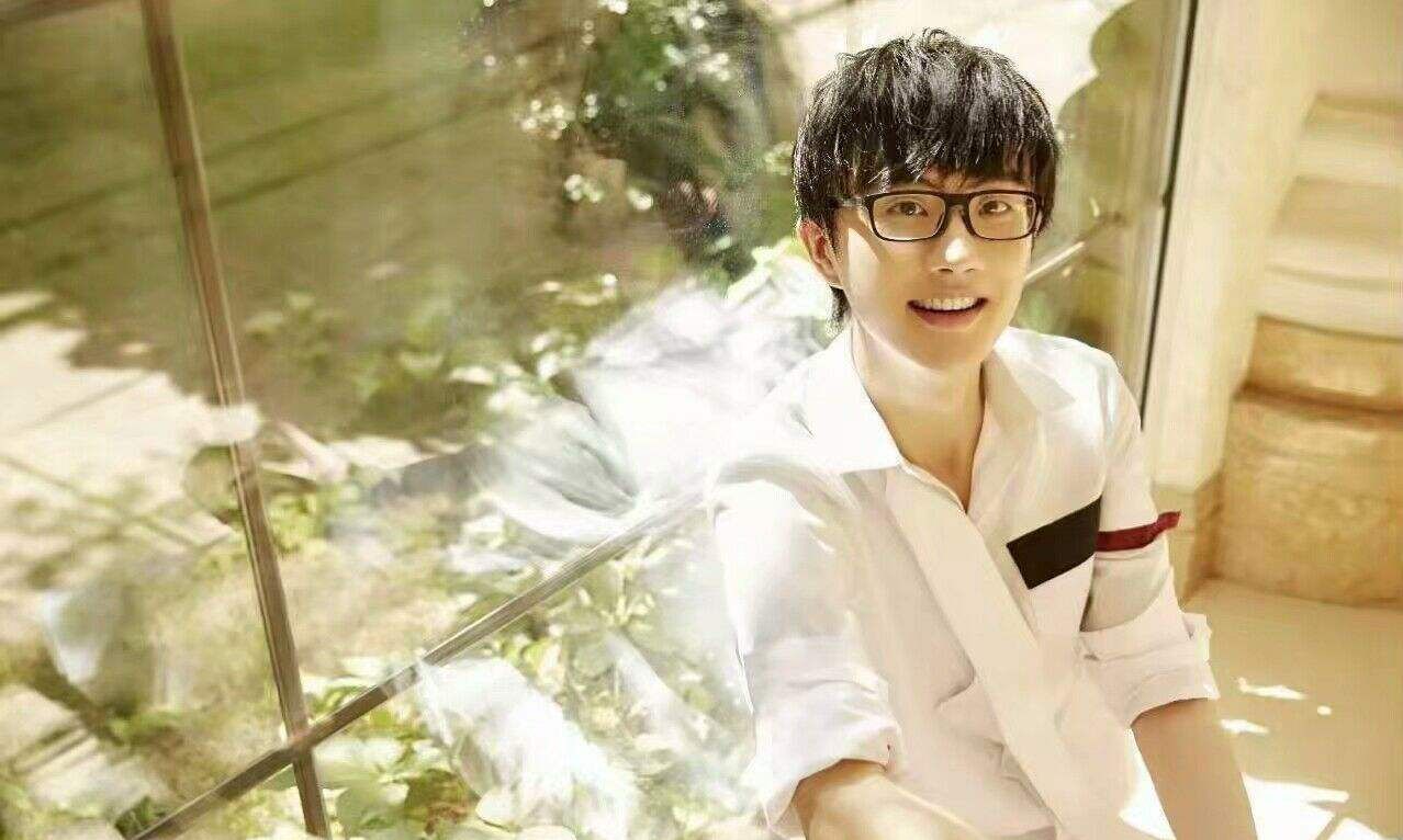 许嵩和方文山十年后再度联手谱佳曲 服务对象却是虚拟人物__财经头条