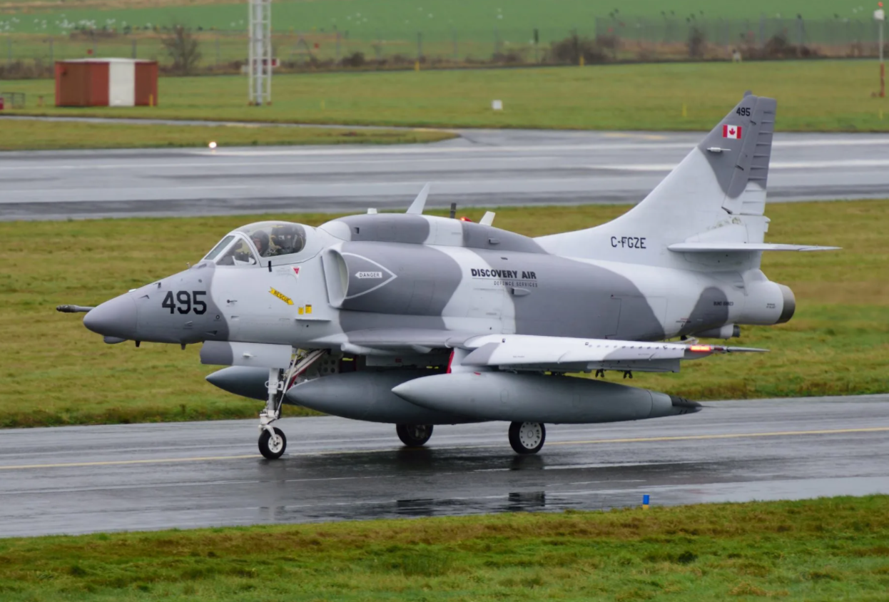 a-4攻击机个头虽小但性价比较高,满足中小国家需求!__财经头条