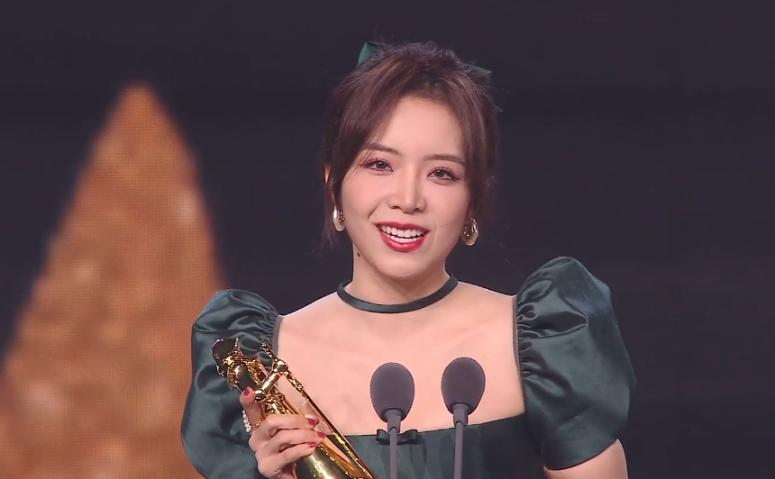 2021年LPL年度颁奖典礼:Jiejie获年度最受欢迎选手奖休闲区蓝鸢梦想 - Www.slyday.coM 2021年LPL年度颁奖典礼:Jiejie获年度最受欢迎选手奖休闲区蓝鸢梦想 - Www.slyday.coM