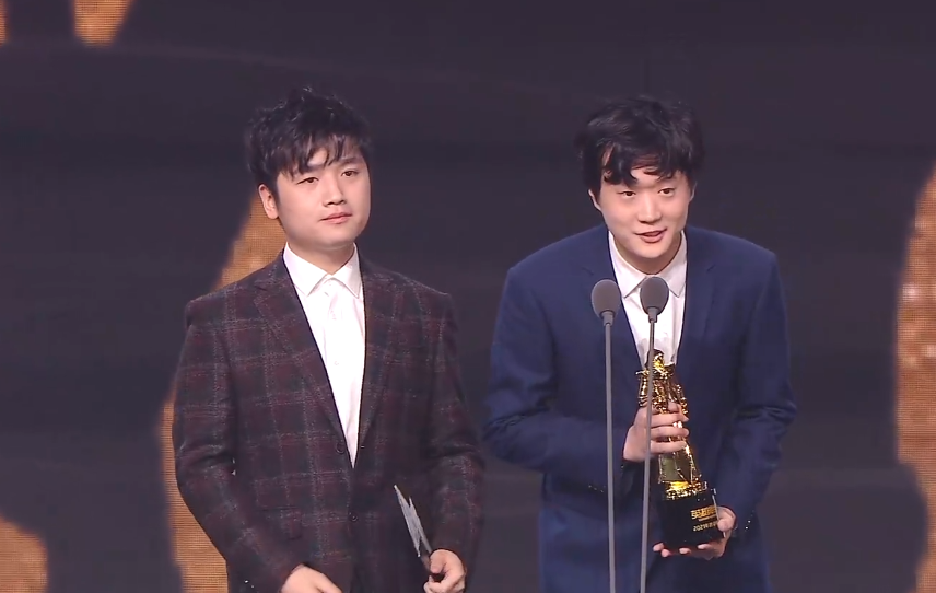 2021年LPL年度颁奖典礼:Jiejie获年度最受欢迎选手奖休闲区蓝鸢梦想 - Www.slyday.coM 2021年LPL年度颁奖典礼:Jiejie获年度最受欢迎选手奖休闲区蓝鸢梦想 - Www.slyday.coM