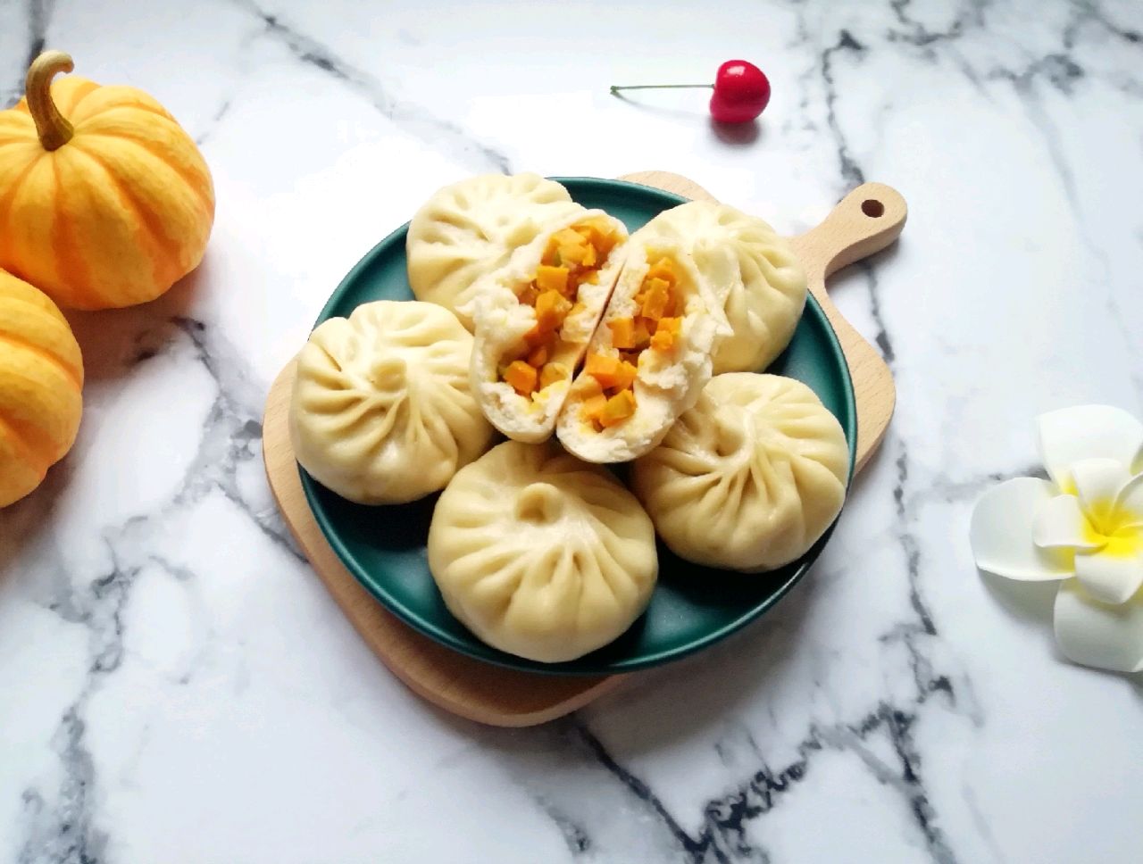 南瓜不仅能炒能炖还能做成包子的馅料味道真不错