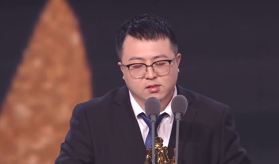 2021年LPL年度颁奖典礼:Jiejie获年度最受欢迎选手奖休闲区蓝鸢梦想 - Www.slyday.coM 2021年LPL年度颁奖典礼:Jiejie获年度最受欢迎选手奖休闲区蓝鸢梦想 - Www.slyday.coM