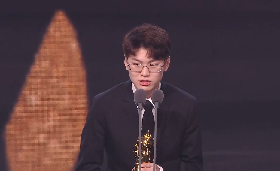 2021年度最佳阵容:小虎成LPL唯一双位置都拿到过年度最佳的选手休闲区蓝鸢梦想 - Www.slyday.coM 2021年度最佳阵容:小虎成LPL唯一双位置都拿到过年度最佳的选手休闲区蓝鸢梦想 - Www.slyday.coM