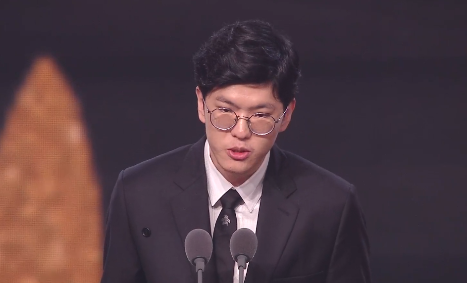 2021年LPL年度颁奖典礼:Jiejie获年度最受欢迎选手奖休闲区蓝鸢梦想 - Www.slyday.coM 2021年LPL年度颁奖典礼:Jiejie获年度最受欢迎选手奖休闲区蓝鸢梦想 - Www.slyday.coM